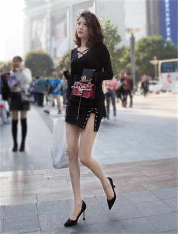 隔壁女邻居换灯泡