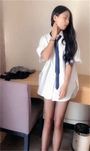 抖音一个俄罗斯女的喝酒