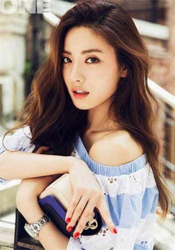 从电视跑出来的恶魔妹子