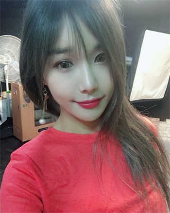 掌妃子的光臀扇肿撅高