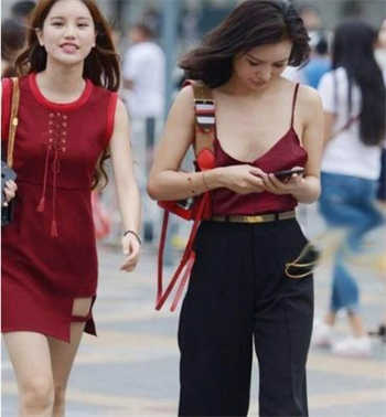 晚上夫妻之间打扑克