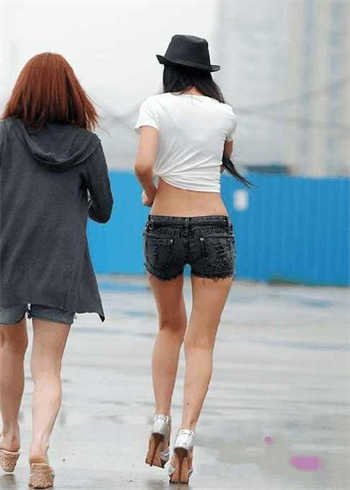 贫穷的新娘用身体交房费