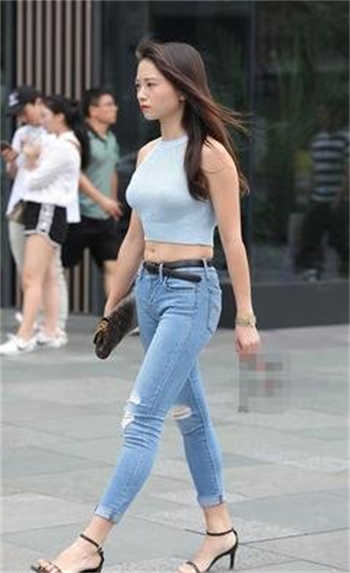 吴梦梦学游泳教练