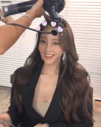 在酒吧卫生台上做
