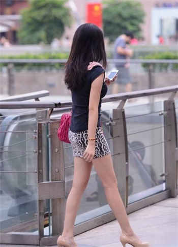 风铃女王踩踏视频