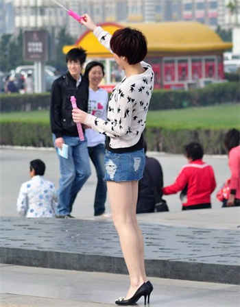 解开美女胸襟游戏