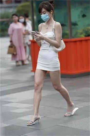 撕掉她的衣服2无内衣
