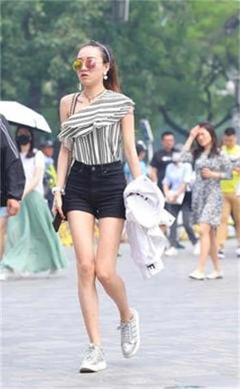 砍下少女脑袋