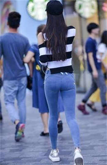 女大学的画室沙龙