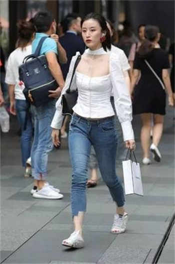 林予曦吃芭蕉陌陌