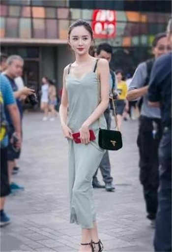 重生军婚战少抱大腿